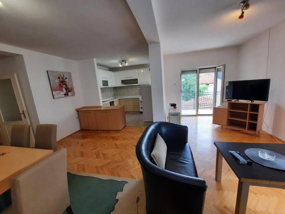 Apartman Lan - Free Parking Vranje Dış mekan fotoğraf